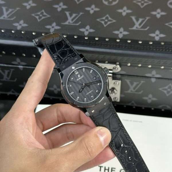 Hublot Classic Fusion Replica Watch Refined Ceramic Carbon Dial 42mm