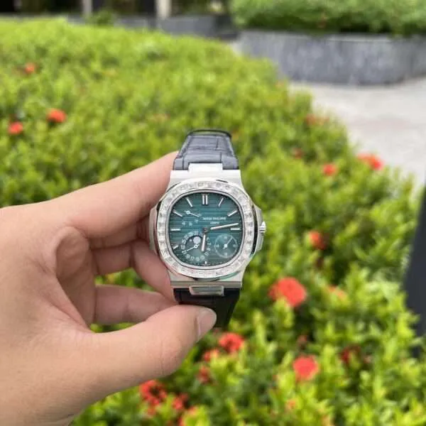 Patek Philippe Replica 11 Watch Nautilus 5722 G Moissanite Diamond Bezel 40mm